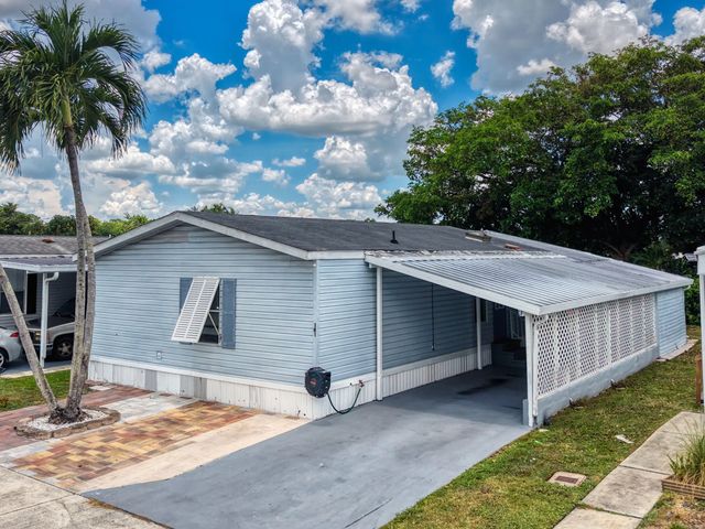 4 of 40 - 141 Plantation Boulevard, Lake Worth, FL