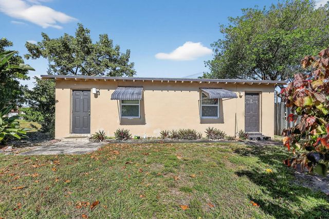 2 of 11 - 411 Columbus Parkway #1-5, Hollywood, FL