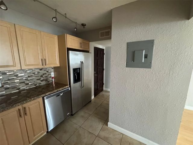 5 of 17 - 3301 Spanish Moss Terrace #604, Lauderhill, FL
