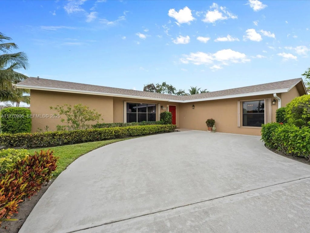 102 Chapel Lane, Tequesta