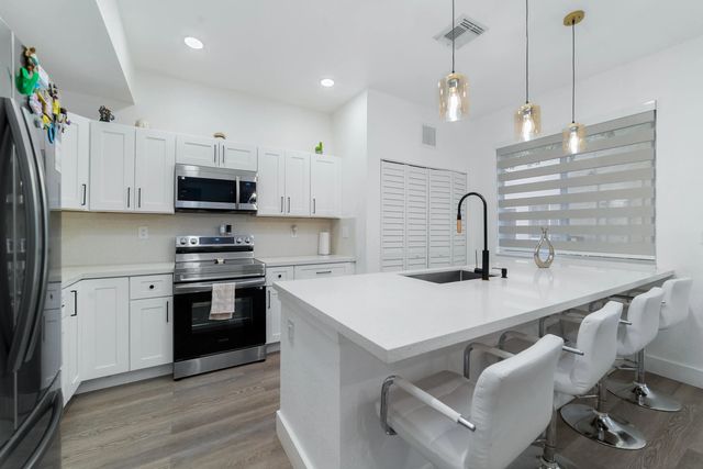 2 of 66 - 21105 Nw 14th Place #4, Miami Gardens, FL