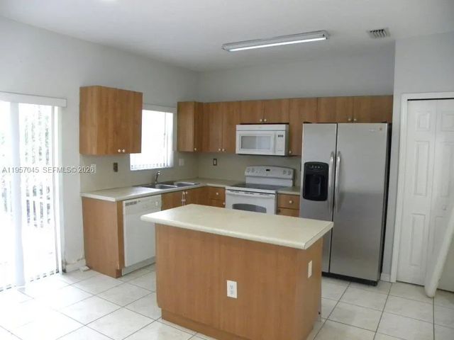 2 of 5 - 1617 Se 30th Street, Homestead, FL