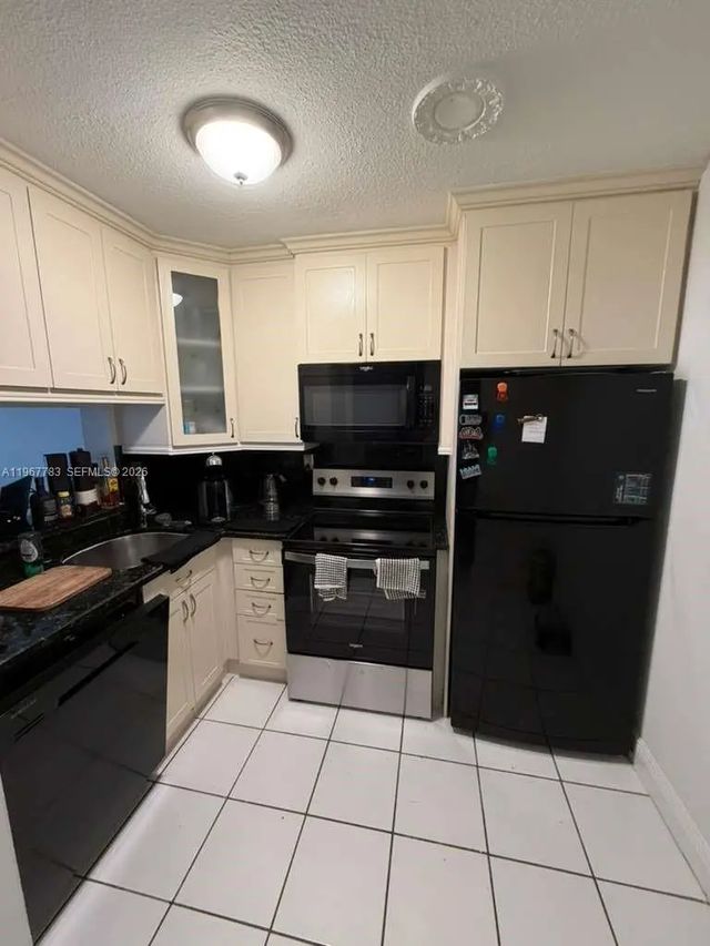 488 Nw 165th St Road #b-614, Miami