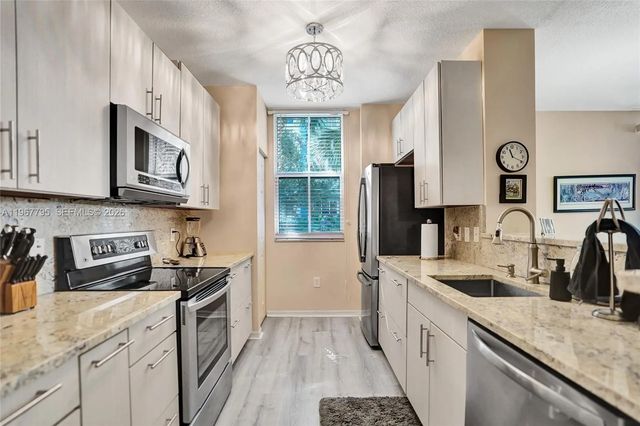 2 of 19 - 2421 Ne 65th Street #202, Fort Lauderdale, FL