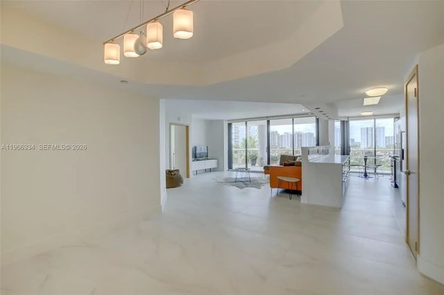 3600 Yacht Club Drive #703, Aventura