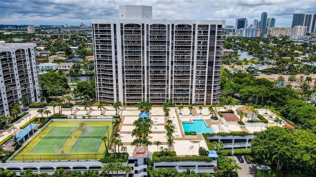 3600 Yacht Club Drive #703, Aventura
