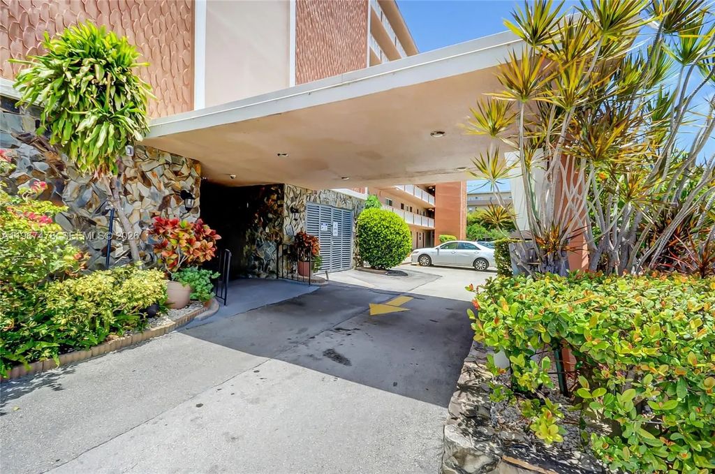 301 Ne 14th Avenue #702, Hallandale Beach