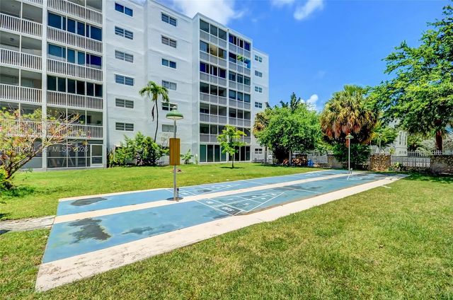 2 of 27 - 301 Ne 14th Avenue #702, Hallandale Beach, FL
