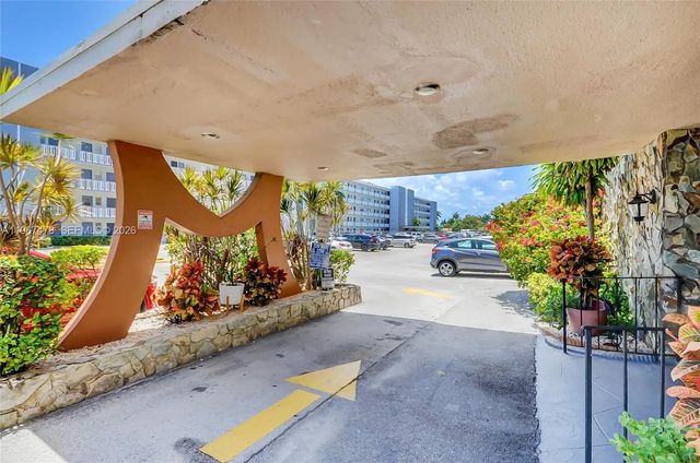 4 of 27 - 301 Ne 14th Avenue #702, Hallandale Beach, FL