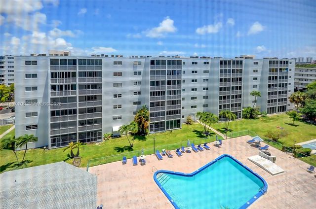 5 of 27 - 301 Ne 14th Avenue #702, Hallandale Beach, FL