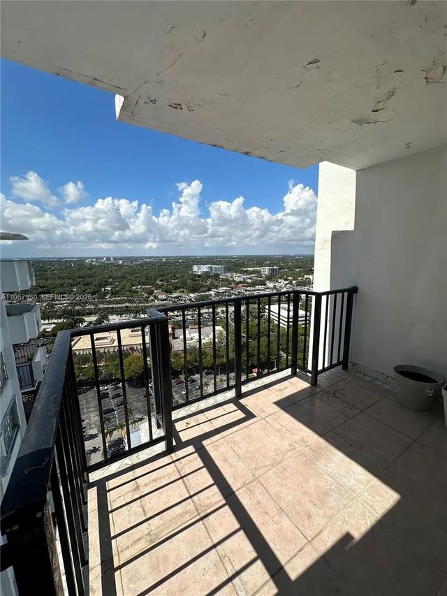 4 of 12 - 2750 Ne 183rd Street #ph07, Aventura, FL