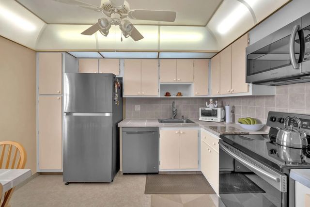 605 Oaks Drive #907, Pompano Beach