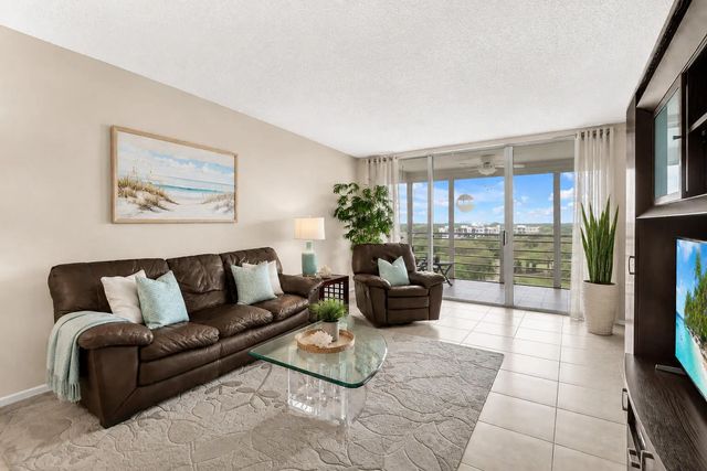 5 of 53 - 605 Oaks Drive #907, Pompano Beach, FL