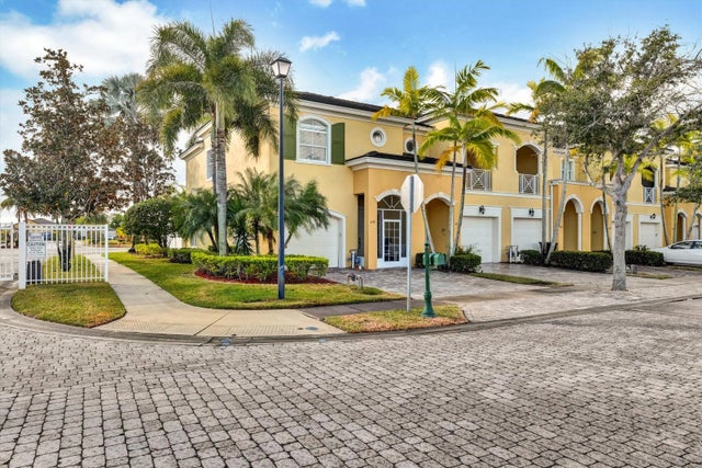 Photo of Listing #R11164841