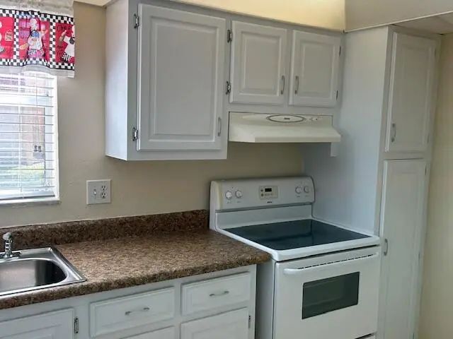 2 of 39 - 145 Lake Evelyn Drive, West Palm Beach, FL
