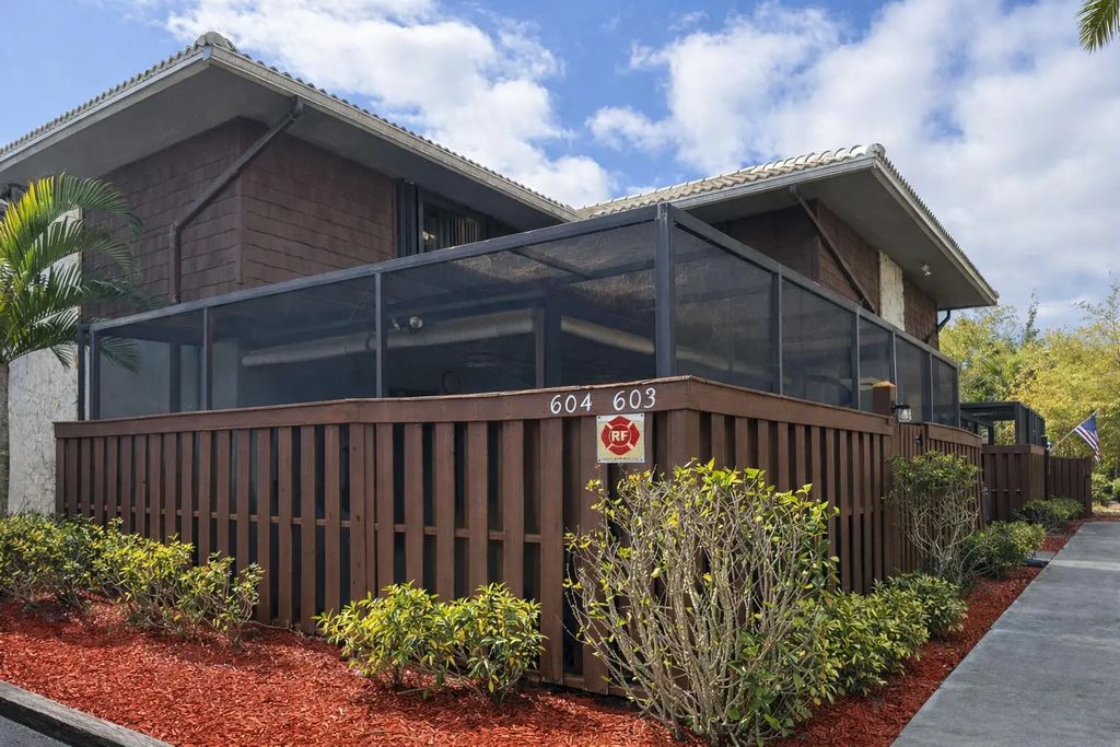 604 Se Castle Court #d, Port St. Lucie