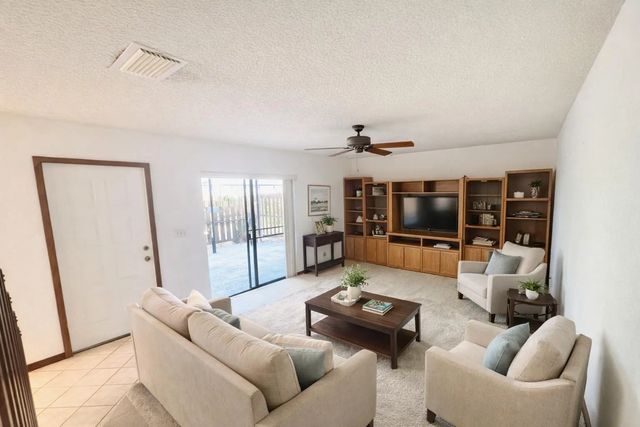 2 of 25 - 604 Se Castle Court #d, Port St. Lucie, FL