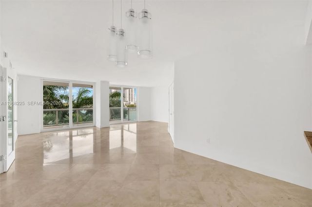 3 of 46 - 10 Venetian Way #403, Miami Beach, FL