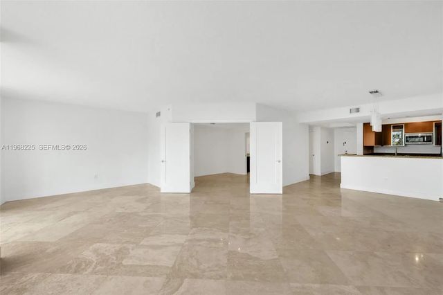 4 of 46 - 10 Venetian Way #403, Miami Beach, FL