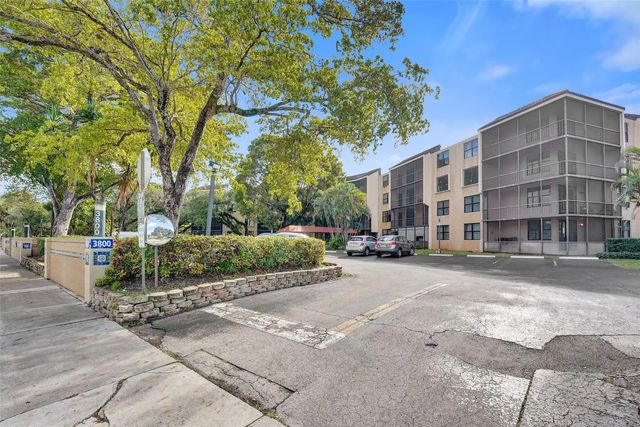 3800 N Hills Drive #412, Hollywood