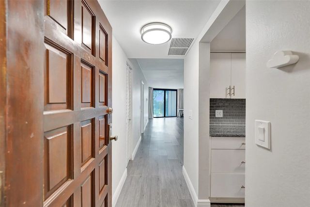 4 of 34 - 3800 N Hills Drive #412, Hollywood, FL