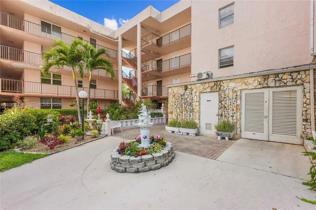 2861 Somerset Drive #104, Lauderdale Lakes