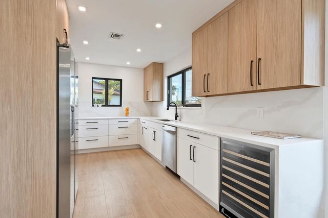 4 of 27 - 1320 S Deerfield Avenue, Deerfield Beach, FL