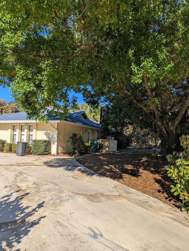 4 of 22 - 1961 Se Gena Road, Port St. Lucie, FL