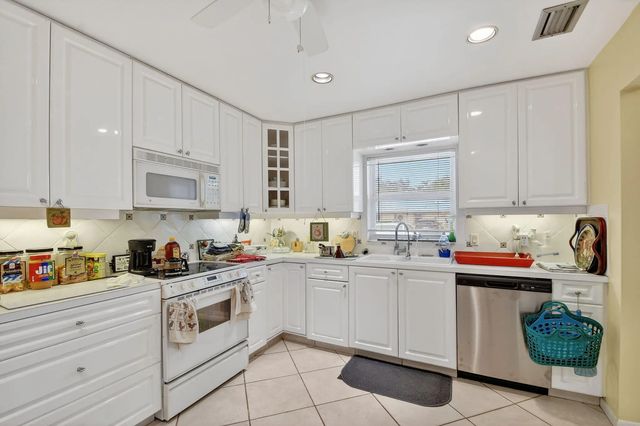 2 of 41 - 782 Nantucket Circle, Greenacres, FL
