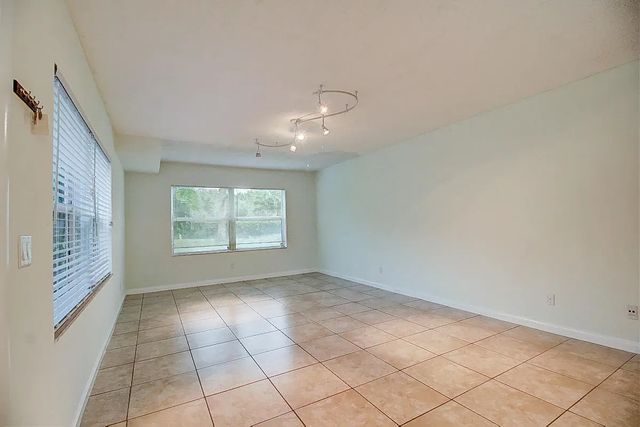 3 of 37 - 44 Essex Court #b, Royal Palm Beach, FL