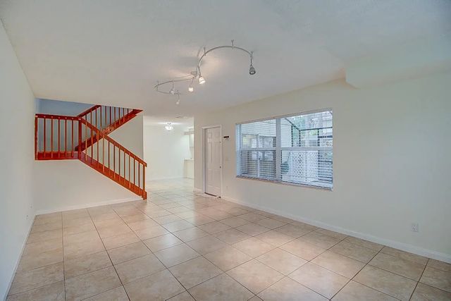5 of 37 - 44 Essex Court #b, Royal Palm Beach, FL