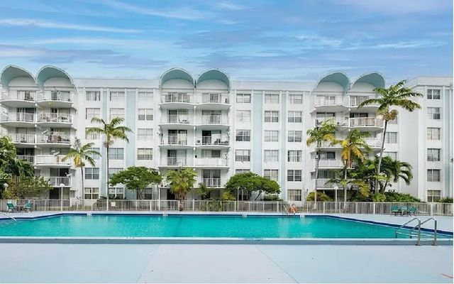 484 Nw 165th St Road #a-211, Miami