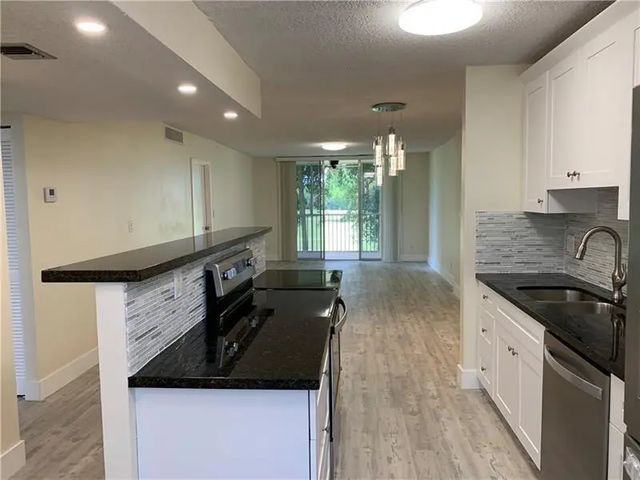 250 Jacaranda Drive #203, Plantation