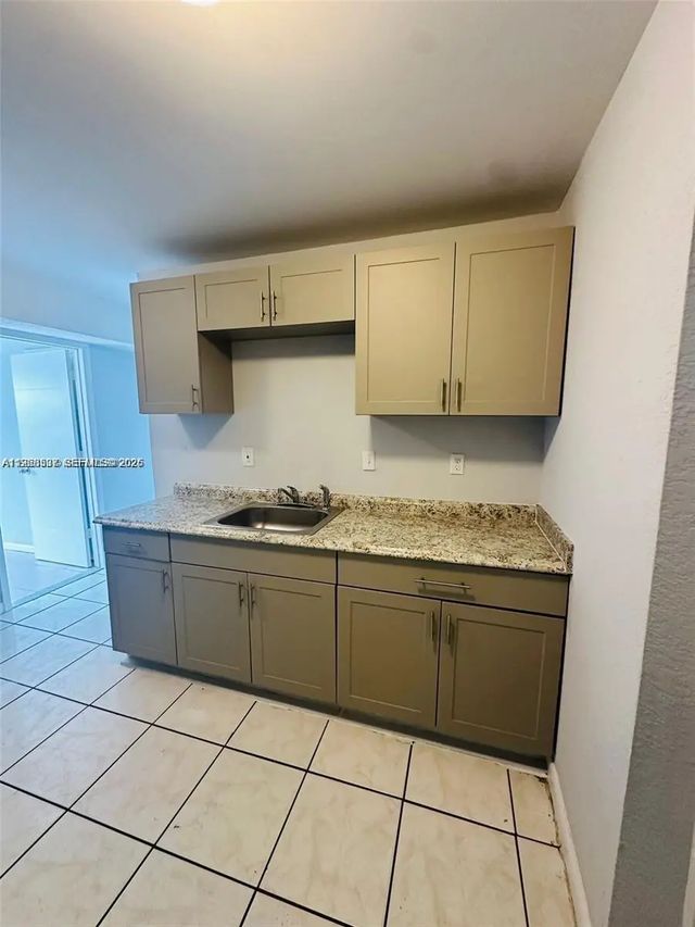 5 Ne 16th Court, Fort Lauderdale