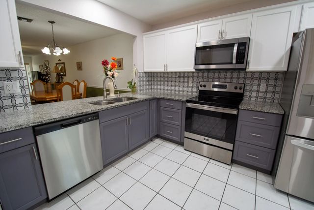 2 of 15 - 325 Colony Lane #b, Fort Pierce, FL