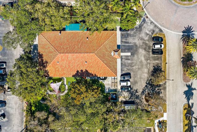 4 of 6 - 100 Intracoastal Pointe Drive, Jupiter, FL