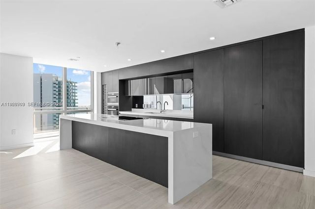3 of 9 - 851 Ne 1st Avenue #5001, Miami, FL
