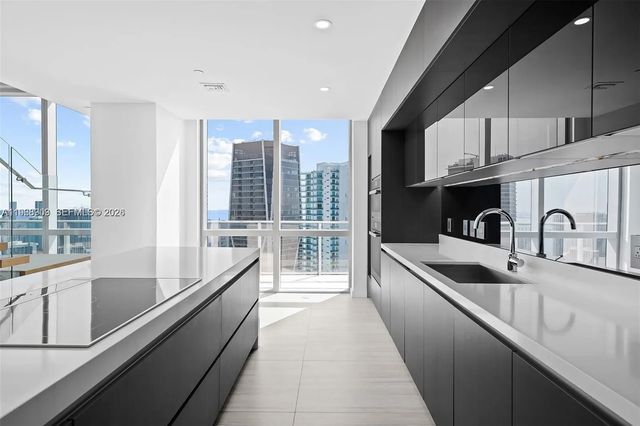 4 of 9 - 851 Ne 1st Avenue #5001, Miami, FL