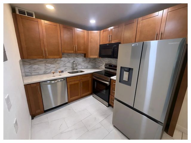 3 of 21 - 3071 Nw 47th Terrace #319, Lauderdale Lakes, FL