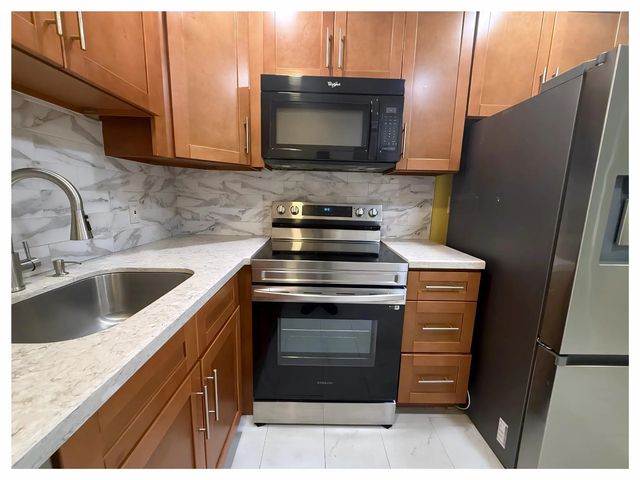 4 of 21 - 3071 Nw 47th Terrace #319, Lauderdale Lakes, FL