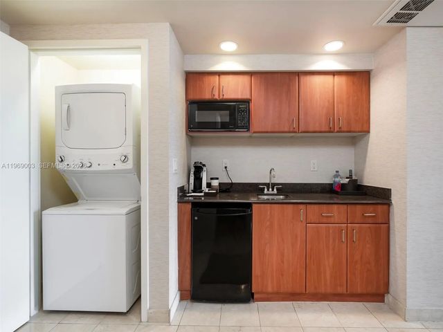 5 of 21 - 18001 Collins Avenue #1417, Sunny Isles Beach, FL