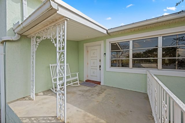 4 of 36 - 5160 Lake Osborne Drive, Lake Worth, FL