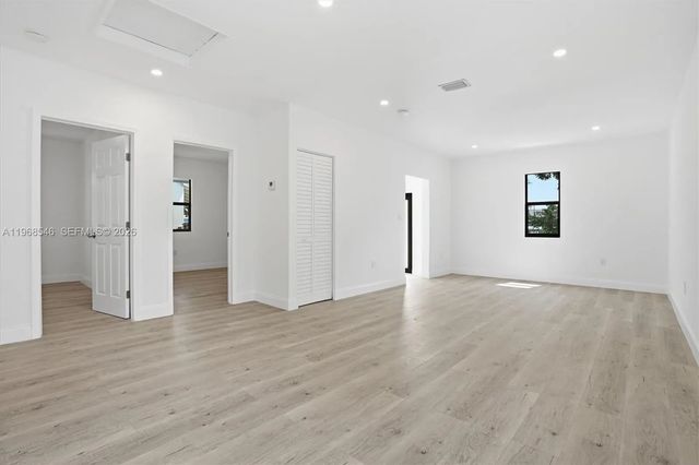 4 of 31 - 4237 Sw 7th Street, Miami, FL