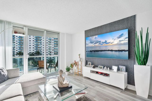 4 of 32 - 19380 Collins Avenue #523, Sunny Isles Beach, FL