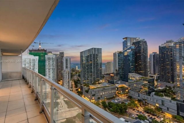 4 of 36 - 92 Sw 3rd Street #3804, Miami, FL