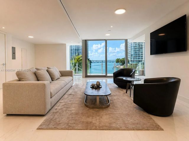 300 Biscayne Blvd Way #303, Miami