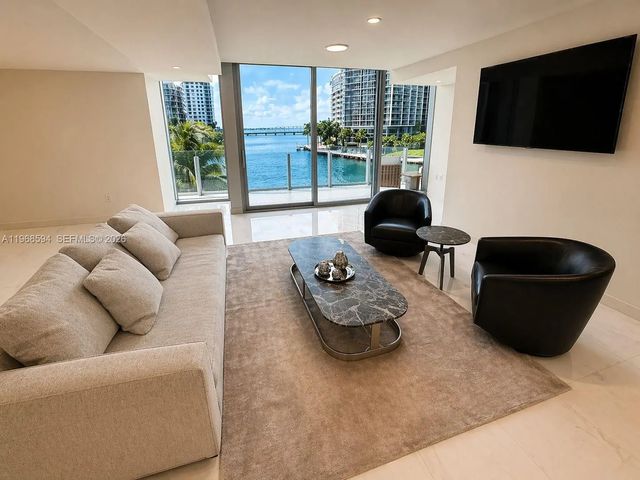 2 of 18 - 300 Biscayne Blvd Way #303, Miami, FL