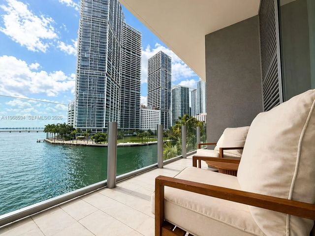 5 of 18 - 300 Biscayne Blvd Way #303, Miami, FL