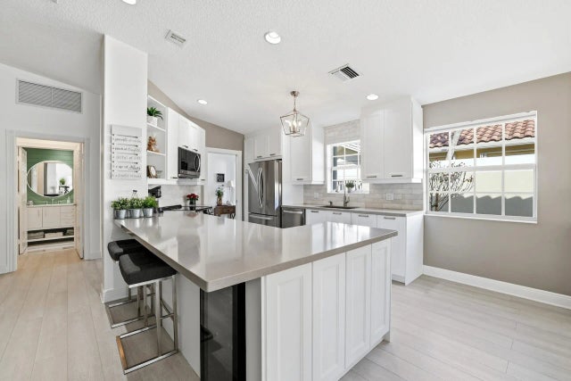 Photo of Listing #R11165342