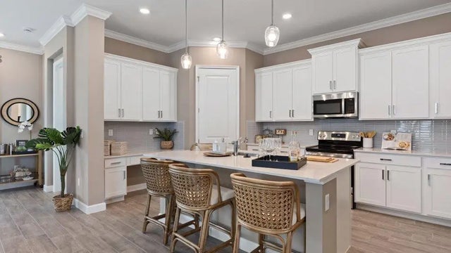 Photo of Listing #R11165343